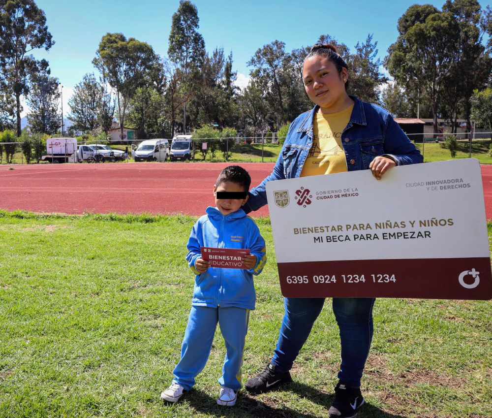 A los alumnos de preescolar se les otorgan 600 pesos mensuales.