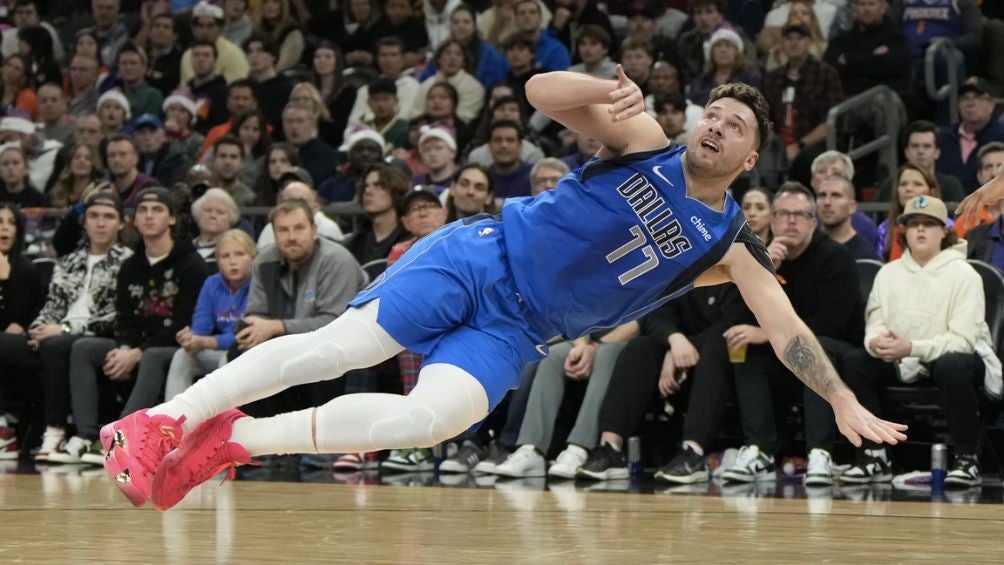 Luka Doncic en un juego con los Mavs