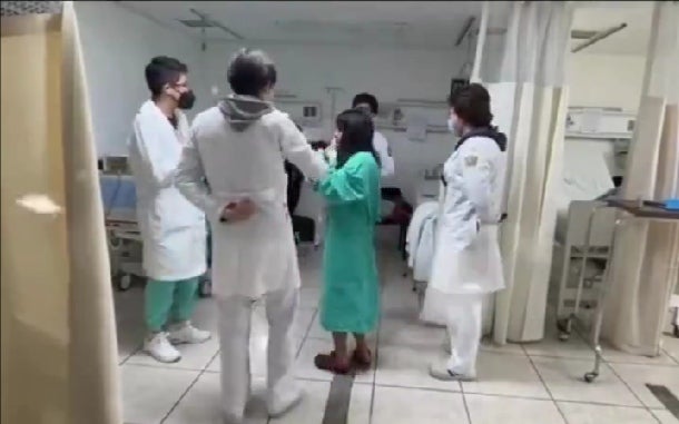 Internos del IMSS en Toluca deslumbran con vals de XV años 