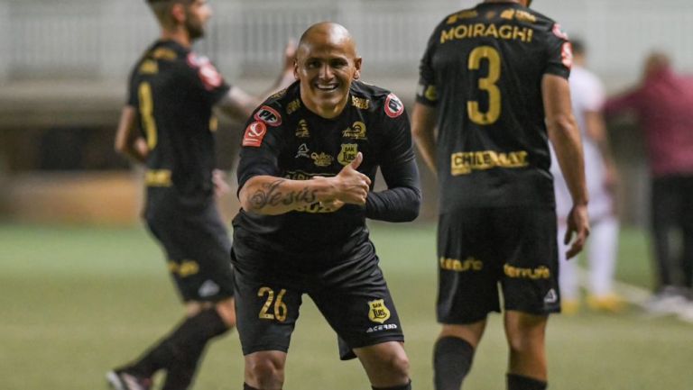 Humberto Suazo se convirtió en leyenda de Monterrey 