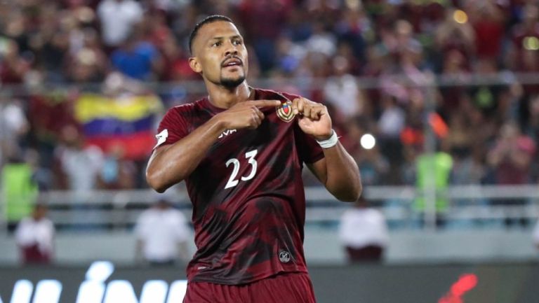 Rondón celebrando su gol con Venezuela