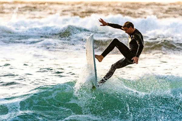 Surfista muere por ataque de tiburón en Australia 