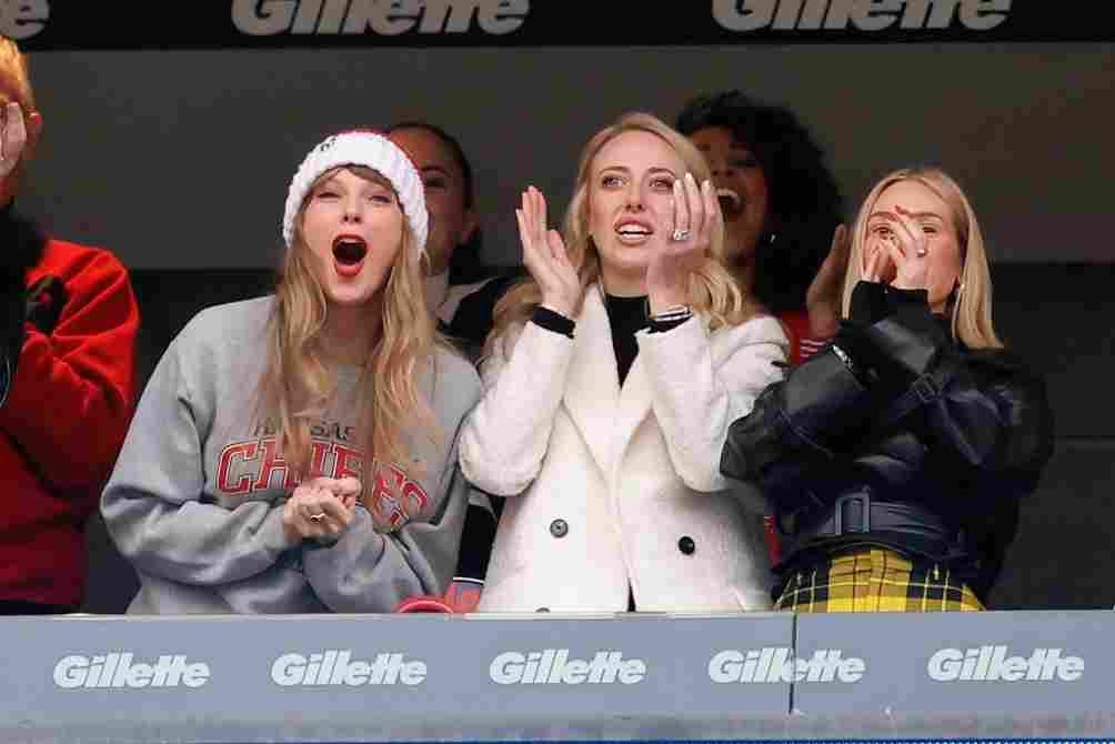 Taylor Swift y Brittany Mahomes en el juego ante Patriots