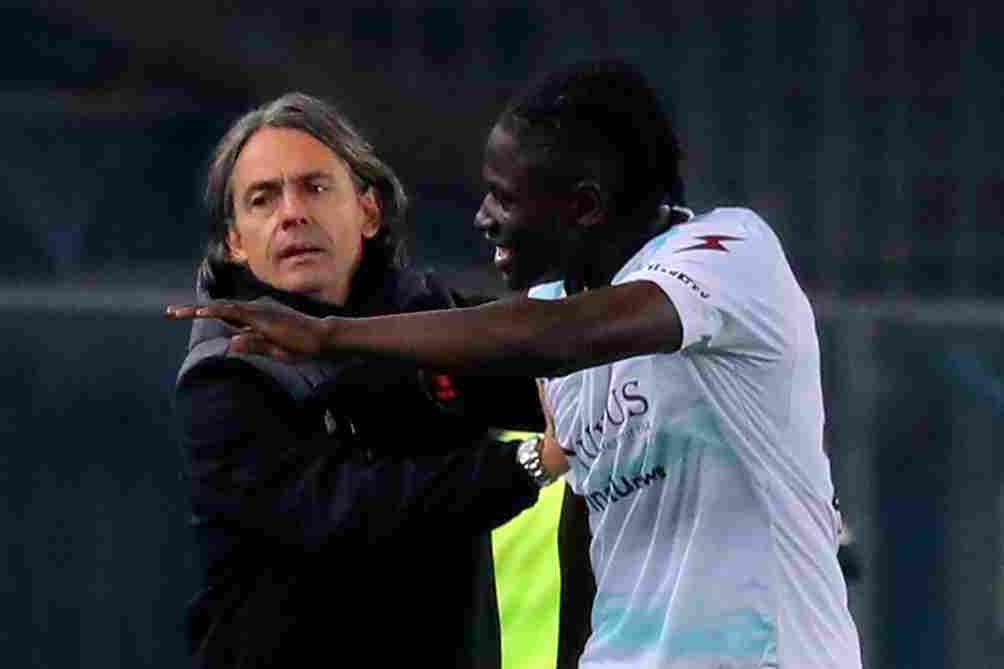 Inzaghi celebra con Loum Tchaouna, autor del gol