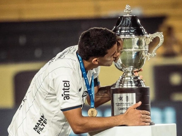 Federico celebrando el título con Liverpool