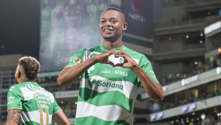 Harold Preciado en celebración de gol con Santos