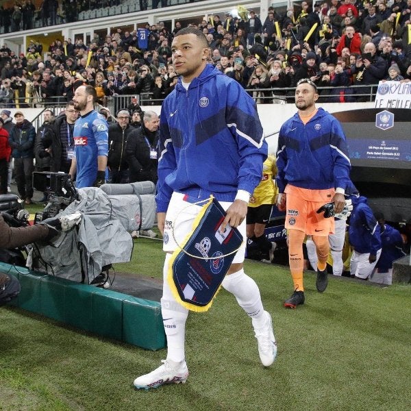 Mbappé portando los colores del PSG