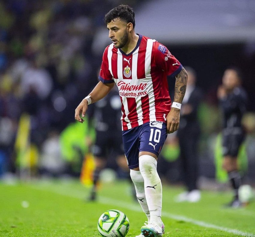 Vega sigue entrenando en Chivas 