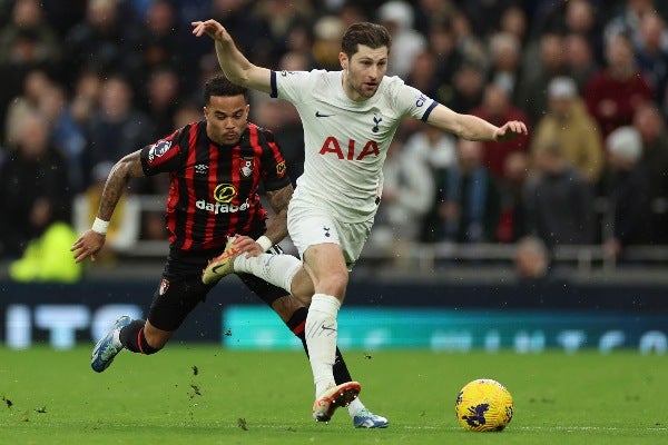 Tottenham disputando el balón