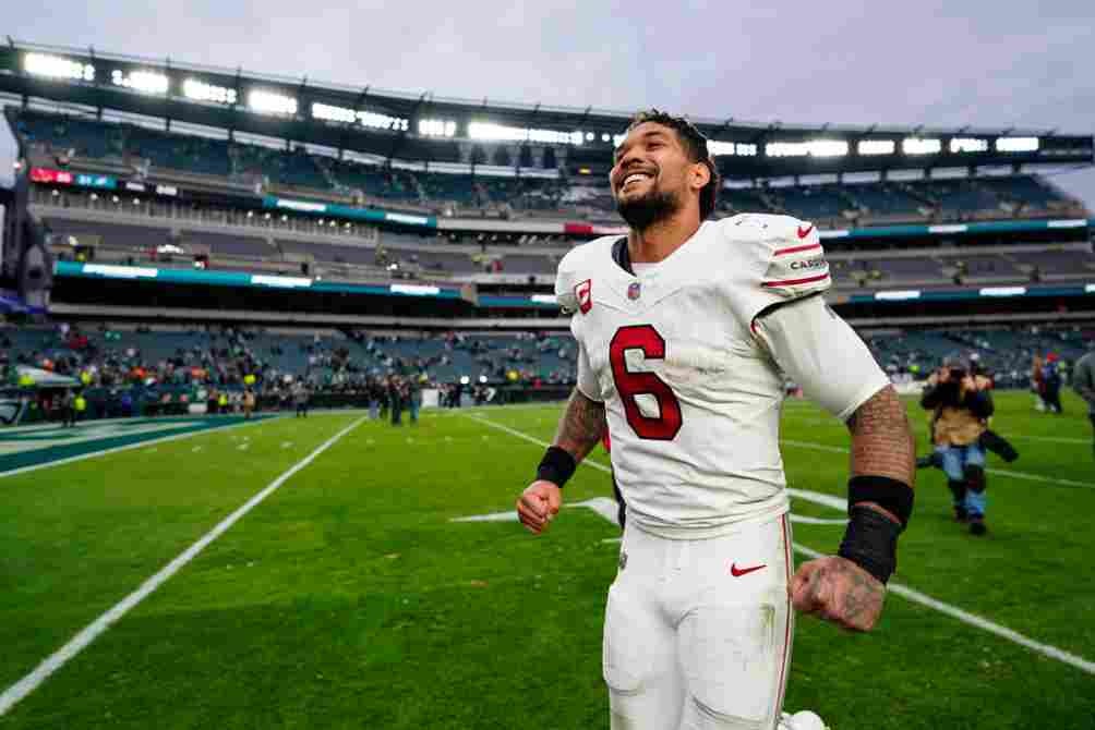 James Conner celebra luego de la victoria de Arizona