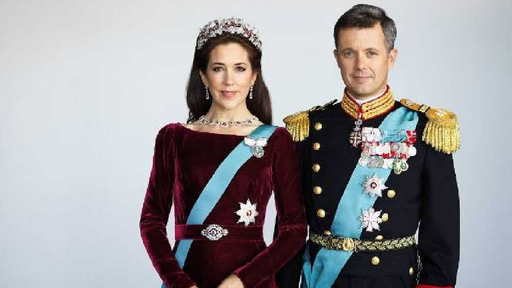 El trono ahora será ocupado por su hijo Frederik, acompañado por su esposa, la princesa Mary.