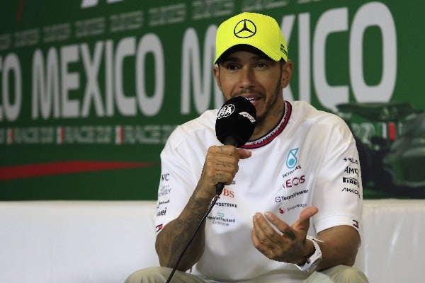 Lewis Hamilton con la escudería de Mercedes