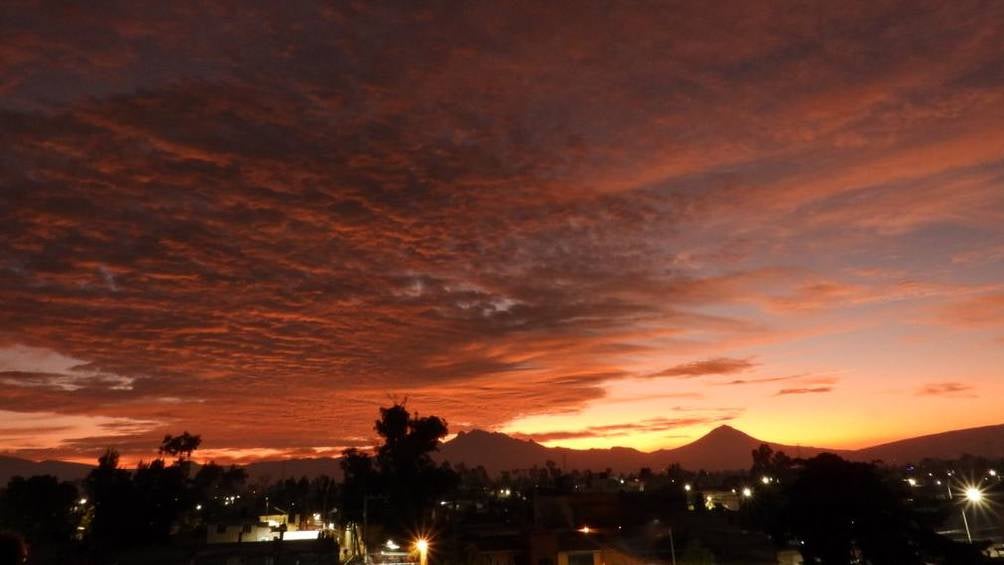 Hubo tonos rojizos, amarillos y azules que hacían ver el cielo espectacular. 