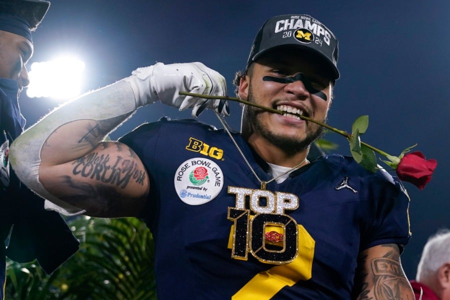 Blake Corum guio la victoria de Michigan