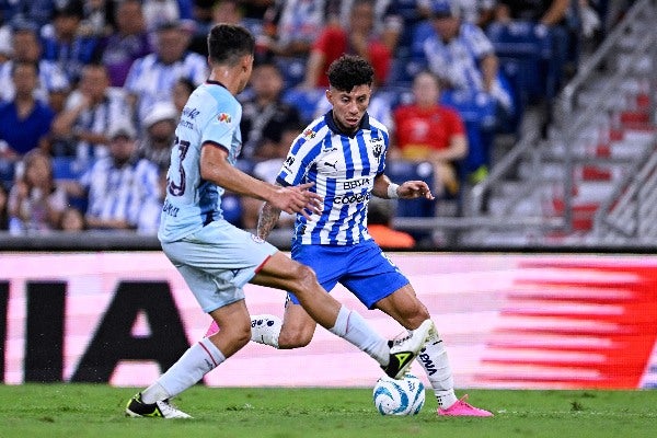 Joao Rojas jugando con los Rayados