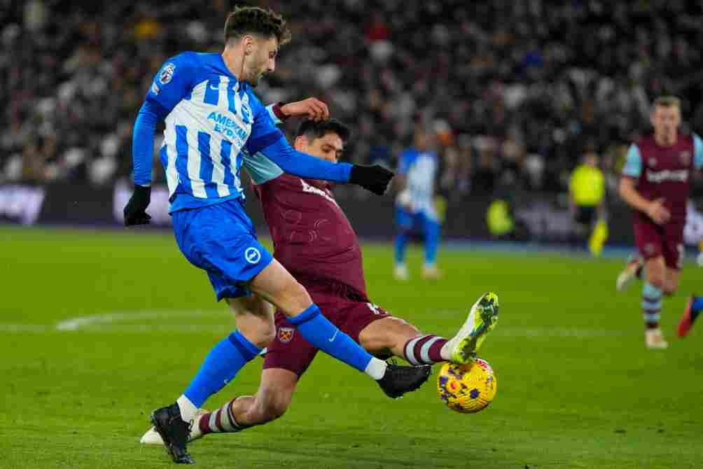 Edson Álvarez contra Brighton