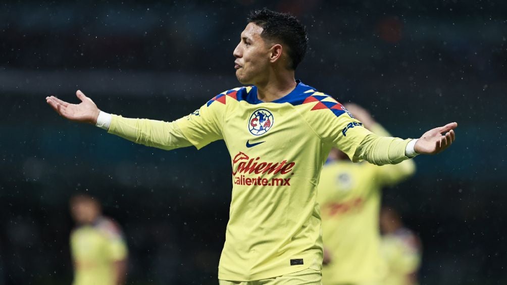 El argentino celebra gol con América