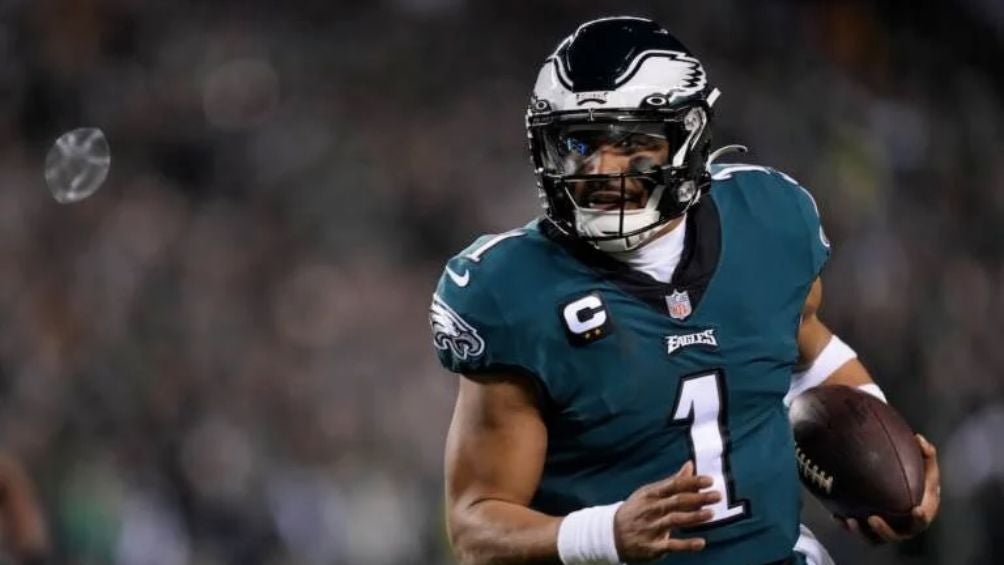 Jalen Hurts con los Eagles