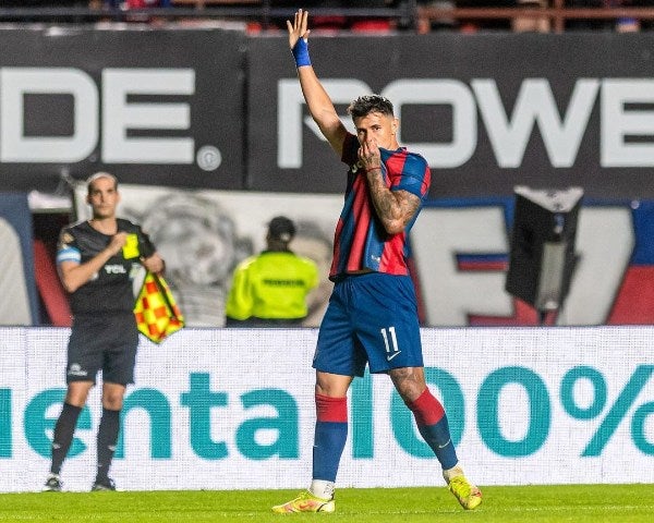 Adam Bereiro jugando con San Lorenzo