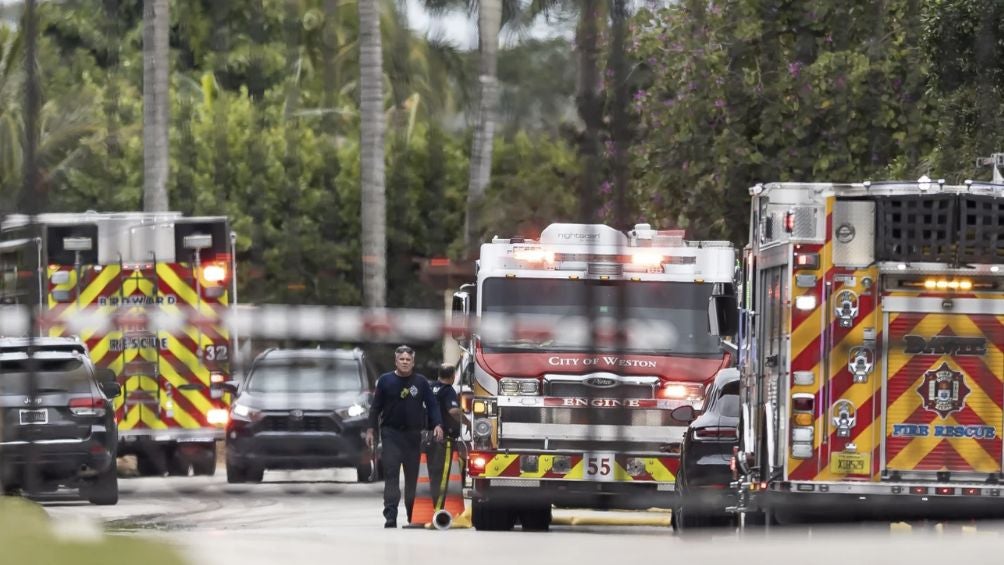 Los bomberos en la residencia de Hill