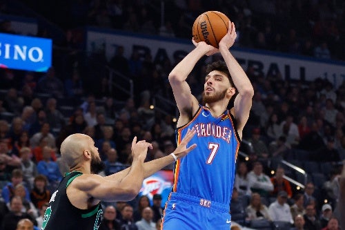 Chet Holmgren jugando con Oklahoma City Thunder