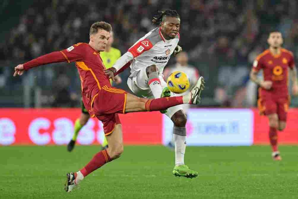 Diego Llorente durante el partido ante Cremonese