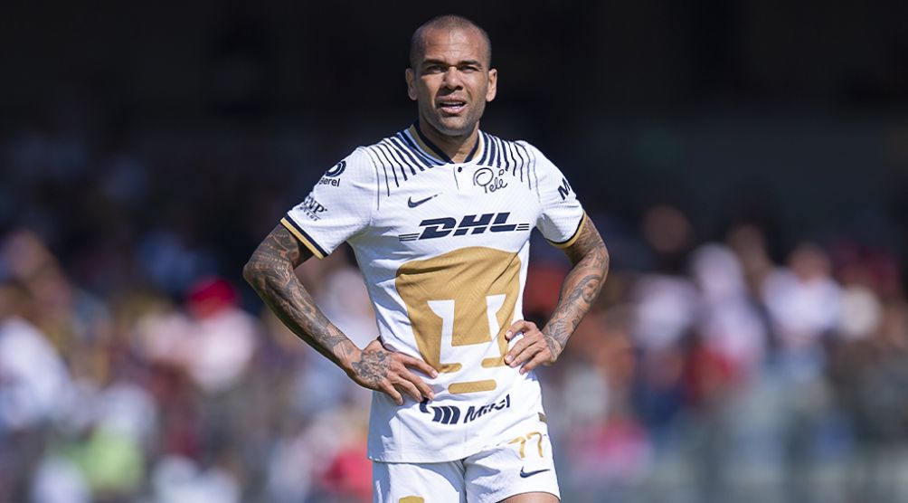 Dani Alves con Pumas