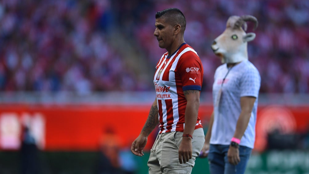 Carlos Salcido se ha mantenido muy cerca de Chivas desde su retiro