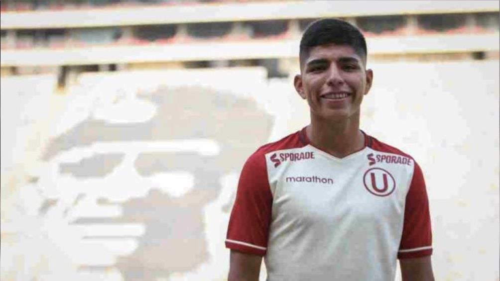 Piero Quispe jugando con Universitario de Deportes