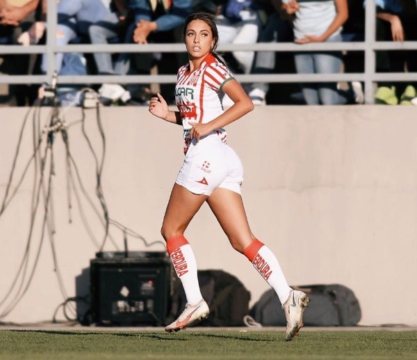 Nikkole Teja jugando con Necaxa