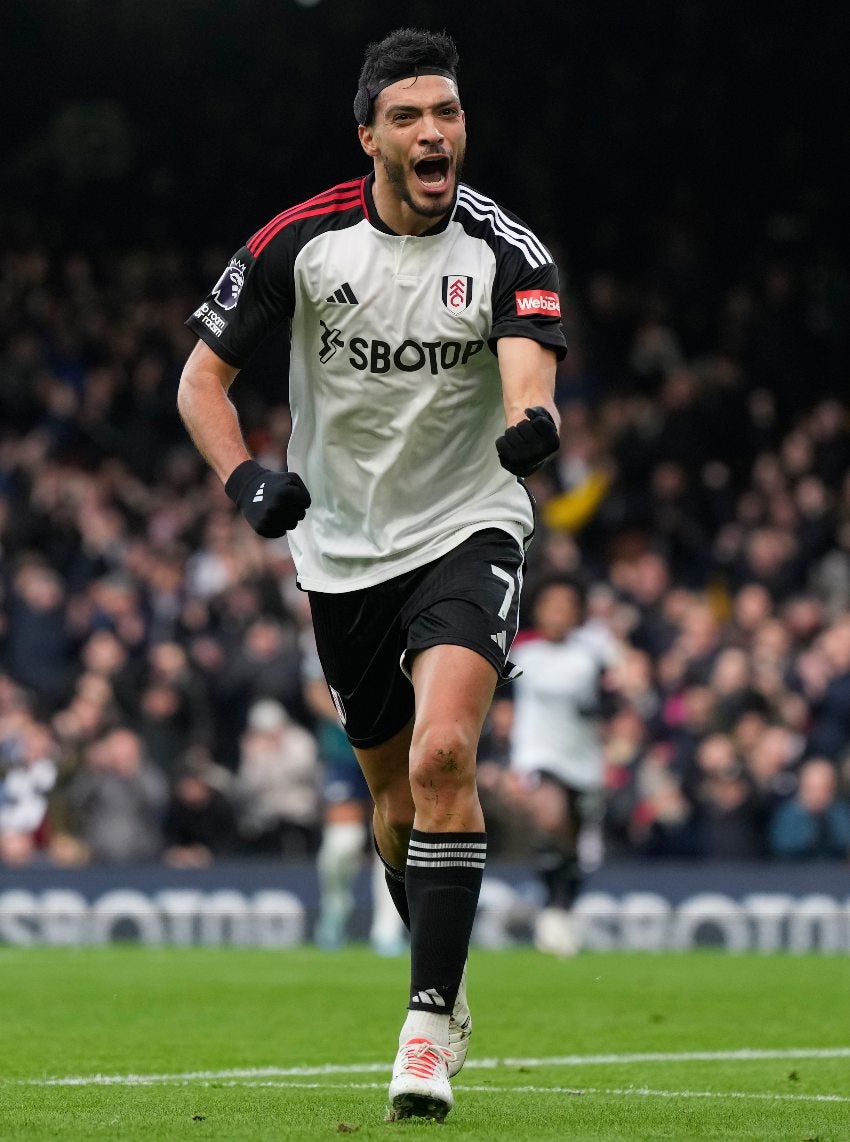 Raúl Jiménez en celebración de gol con Fulham