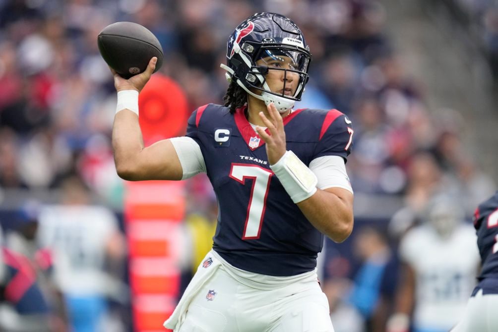 C.J. Stroud durante el partido ante Titans la semana pasada