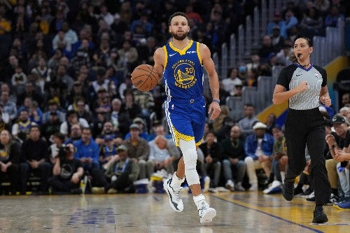 Stephen Curry encabezó a Golden State con 30 puntos