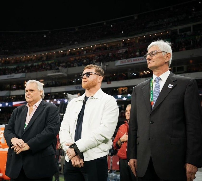 Carlos Bremer junto al 'Canelo' Álvarez