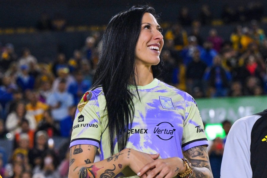 Jenni Hermoso fue presentada en el Estadio Universitario