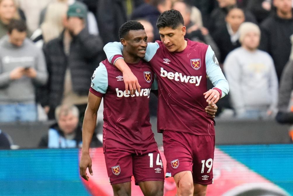 Edson Álvarez con el West Ham