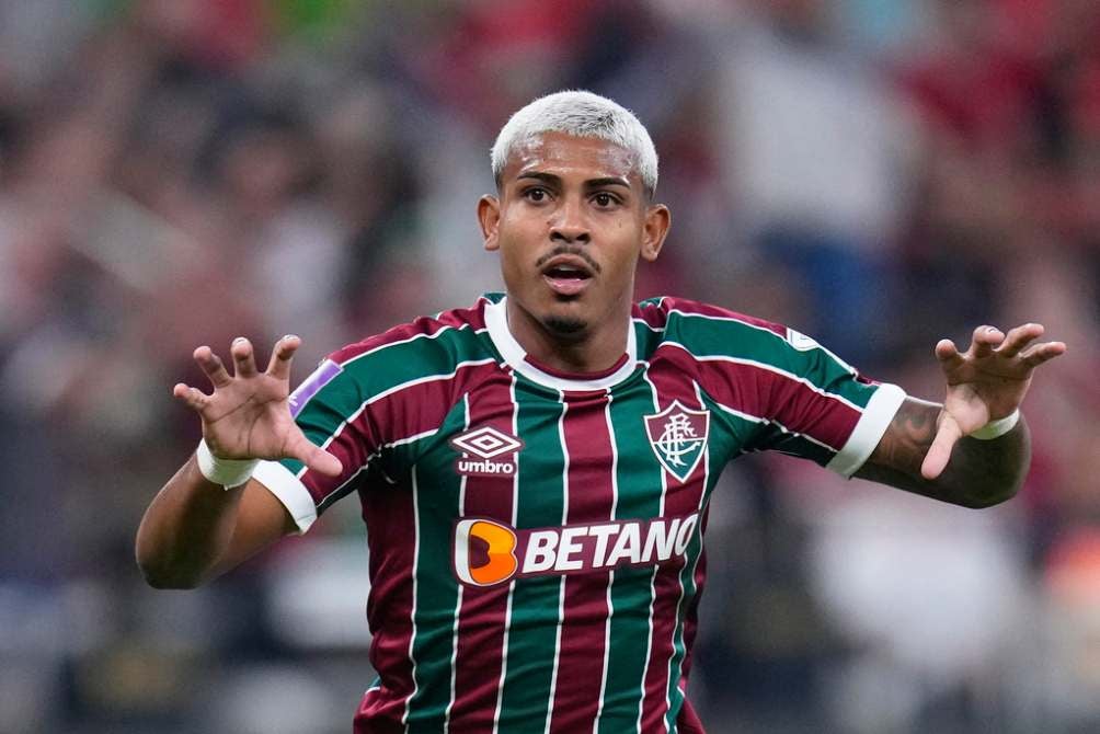 Kennedy en festejo de gol con Fluminense