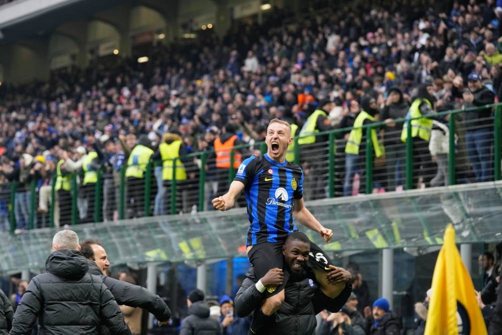 Frattesi durante la celebración del gol del triunfo