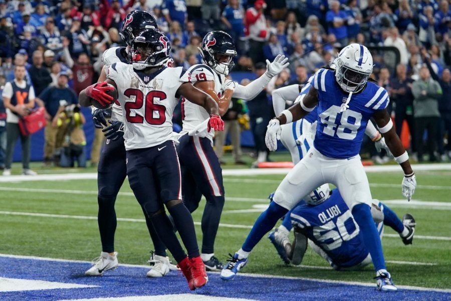 Devin Singletary anotó el TD ganador 