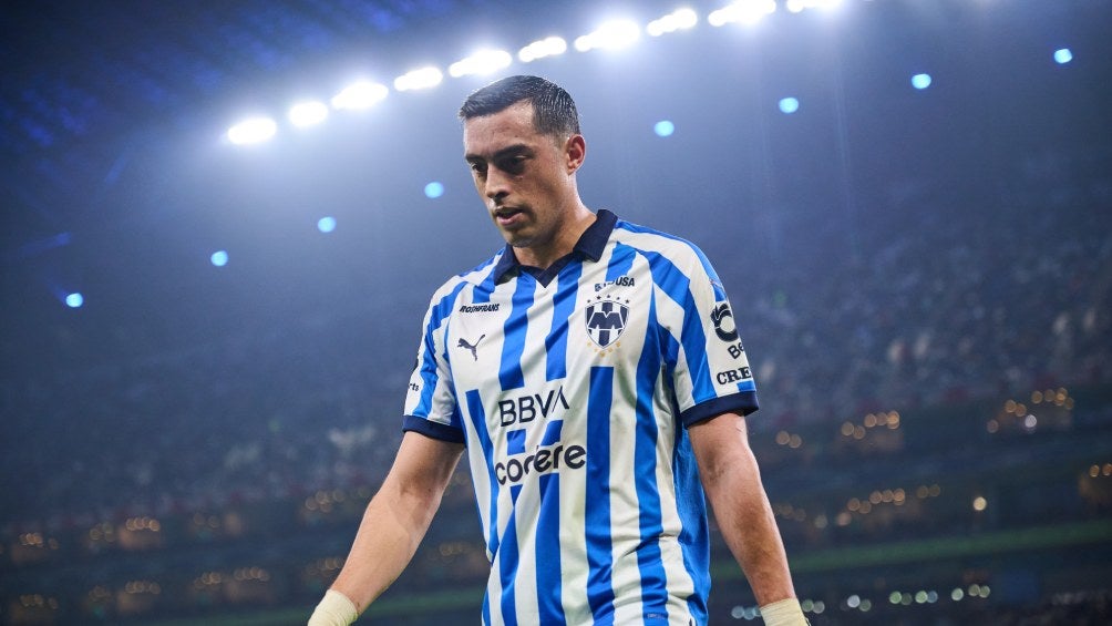 Funes Mori pasó de largo ante aficionada que le llevaba un obsequio