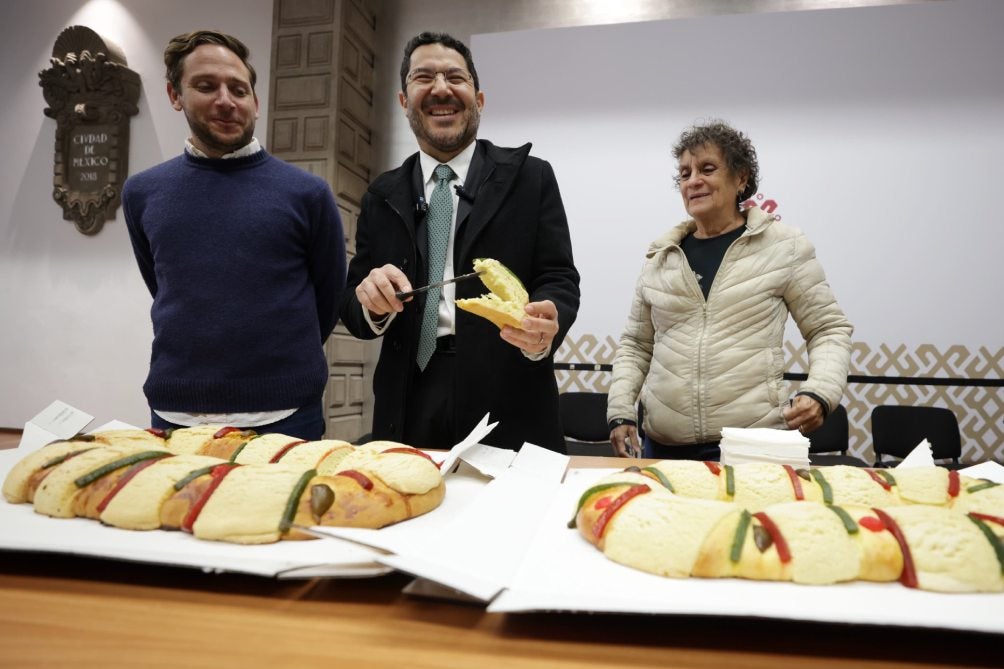 Martí Batres durante la Rosca de Reyes del gobierno de la CDMX