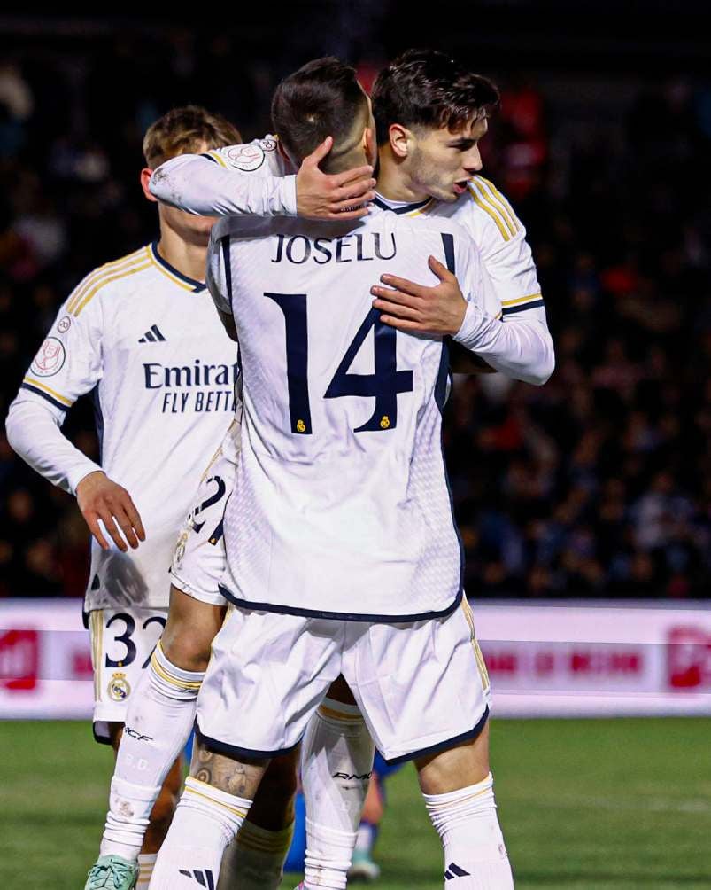 Brahim y Joselú en celebración 