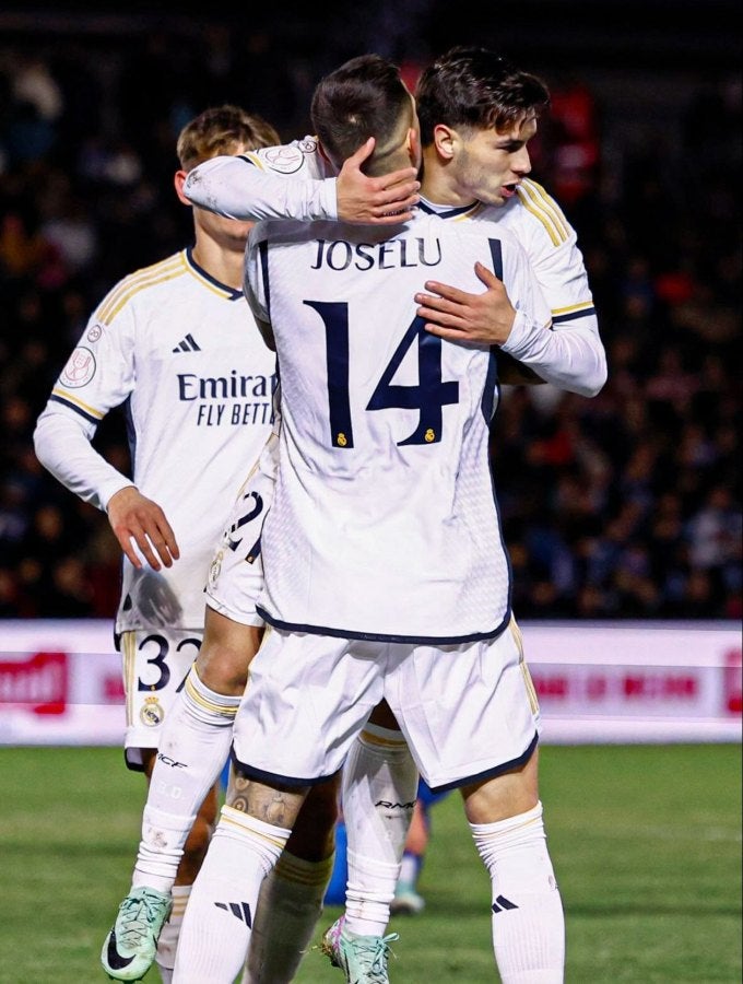 Joselu abrió el marcador con un gol de penalti