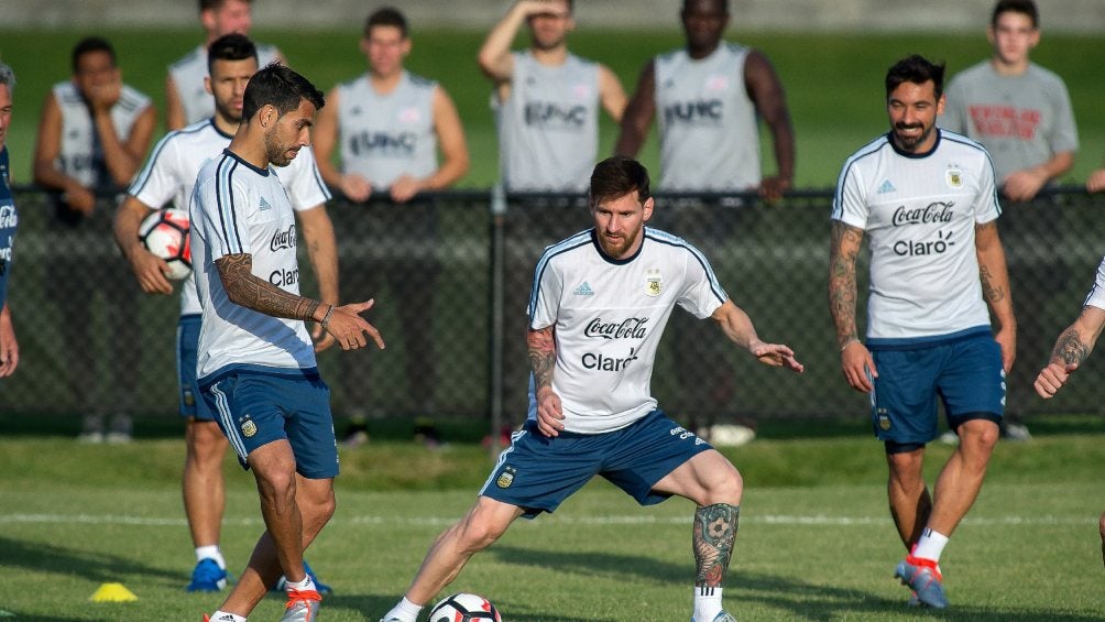 Messi y Kun Agüero son dos grandes amigos de 'Pocho'