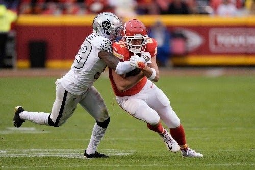 Travis Kelce jugando con los Kansas City Chiefs