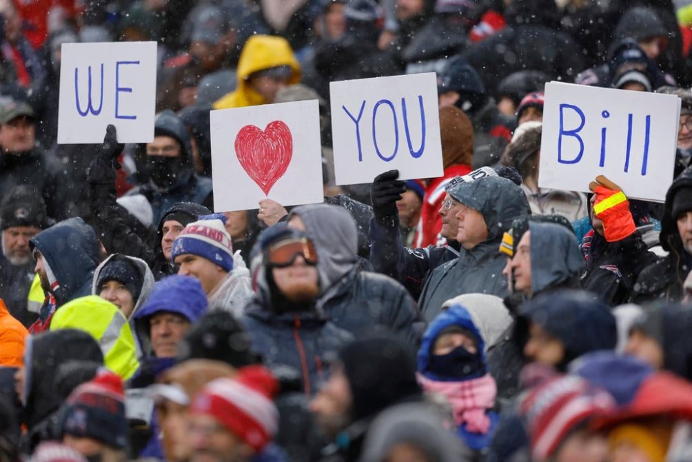 La afición de Patriots mostró su apoyo a Belichick