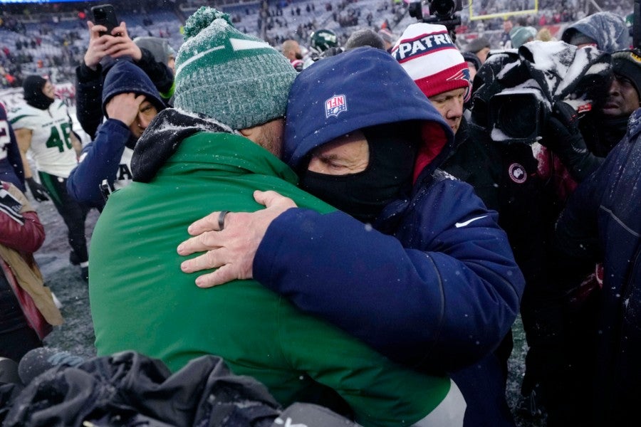 Aaron Rodgers con Bill Belichick en Nueva Inglaterra