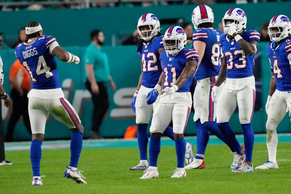 Los Bills en celebración ante los Dolphins