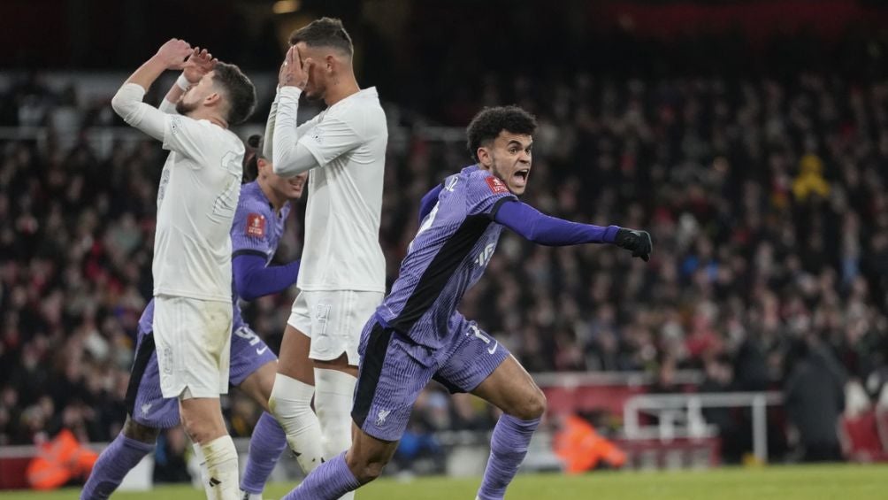 Díaz en el momento del segundo gol de Liverpool