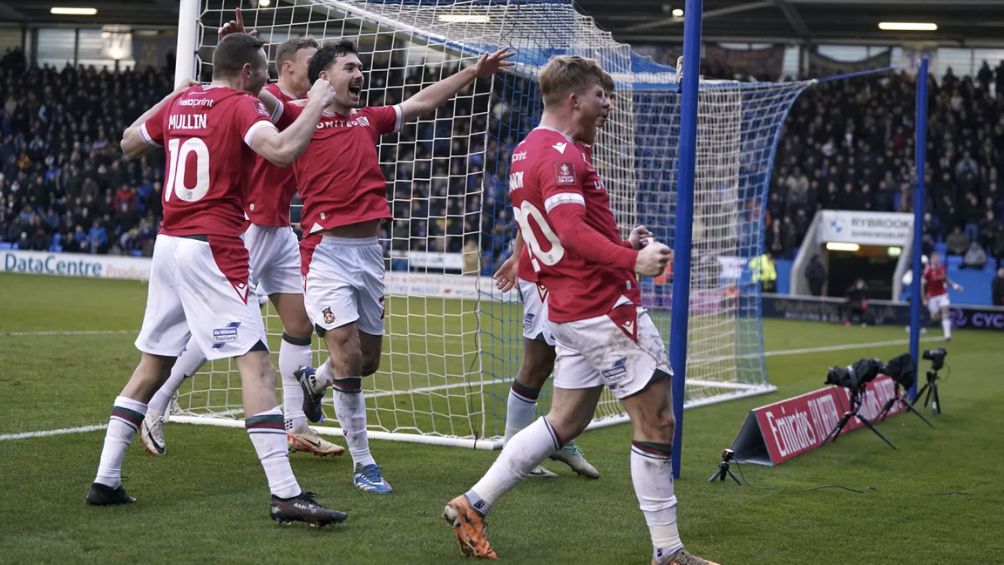 EL equipo celebra el gol en la FA Cup